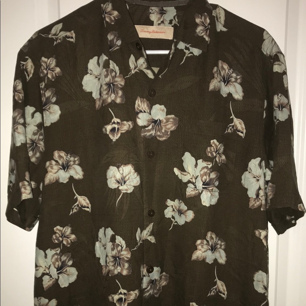 Brand New Tommy Bahama Short sleeve Button up! 🌺